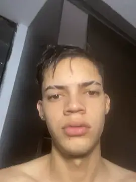 Latinos_2001 Adlı Modelin Canlı XXX Sohbeti