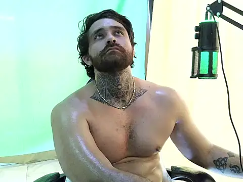 aronmiller404's Live XXX Chat