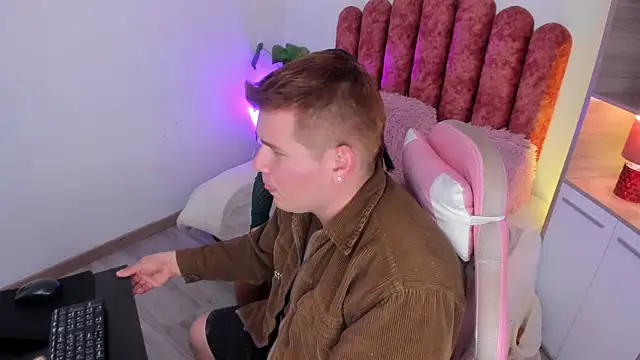XXX chat uživo modela AdrianLust