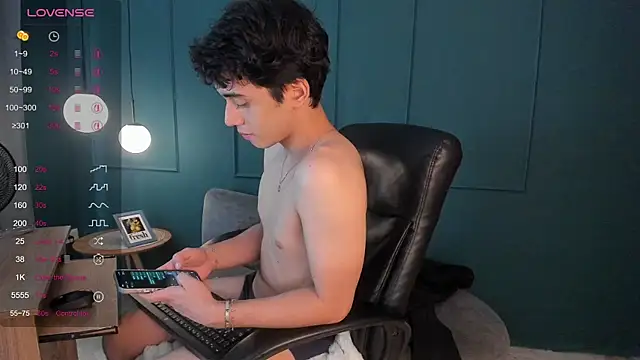 Milan_saint Chat XXX live
