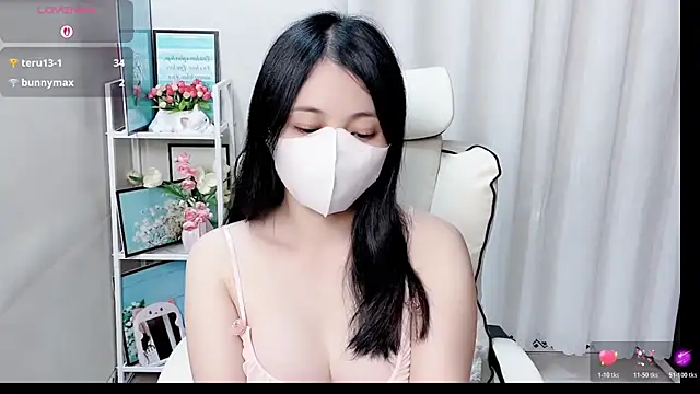 Clover_Nhi Adlı Modelin Canlı XXX Sohbeti