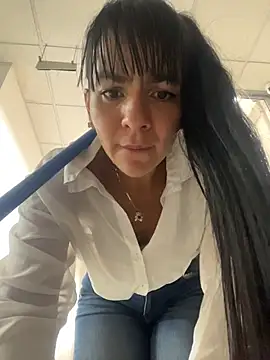 צ'אט XXX בשידור חי של LuxeBrunetteXXX