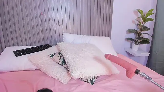 Karlie_moore_'s Live XXX Chat