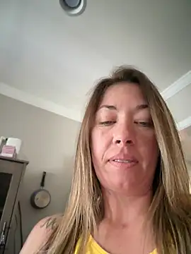 XXX chat uživo modela MiraKisss