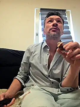 tomek84's Live XXX Chat