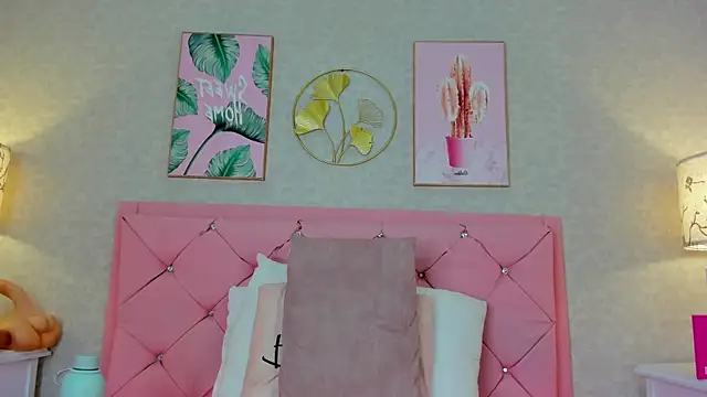 frehia_dimou élő XXX-chatje
