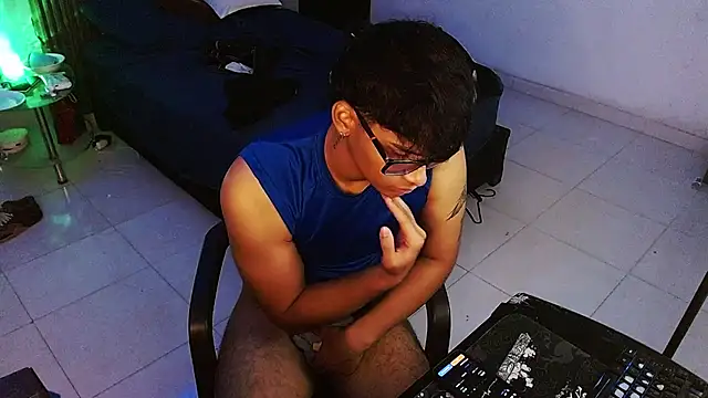 Онлайн чат XXX Mr_yisuzz
