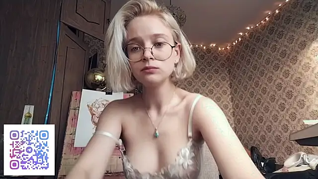 Smartemilia's Live XXX Chat