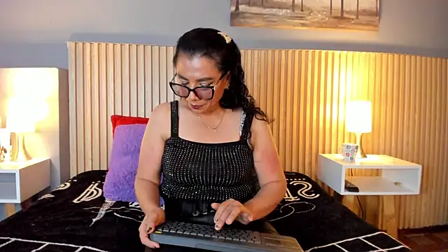 צ'אט XXX בשידור חי של auren_ferrer
