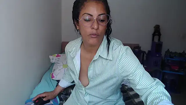 kateleyagrey's Live XXX Chat