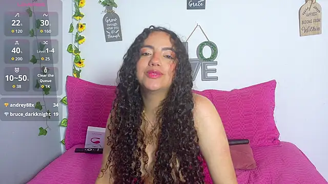 Chat XXX ao vivo de emiily_curly