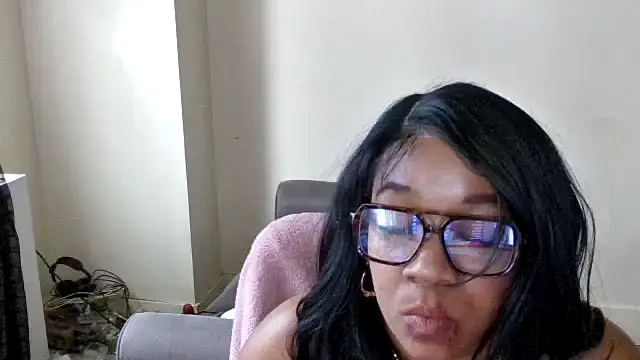 mzpretty444 Adlı Modelin Canlı XXX Sohbeti