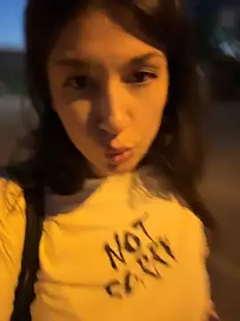 ScarletBloom_'s Live XXX Chat