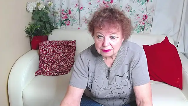 YourHotGranny's Live XXX Chat