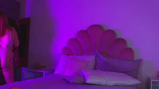 MiaColucci18 Adlı Modelin Canlı XXX Sohbeti
