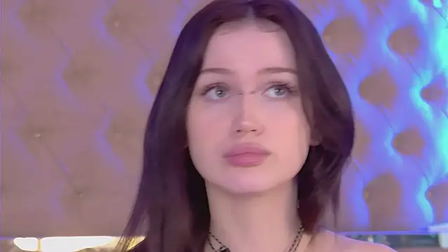 Remy_Larson Adlı Modelin Canlı XXX Sohbeti