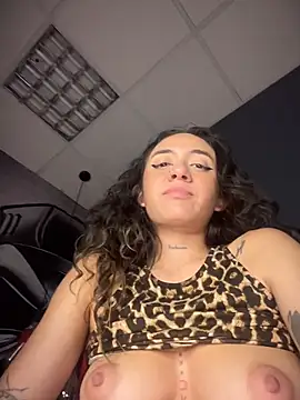 SinSirenXXX's Live XXX Chat