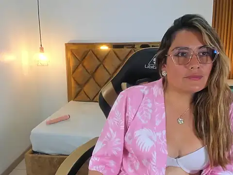 MiaAmadorVS Live XXX Chat