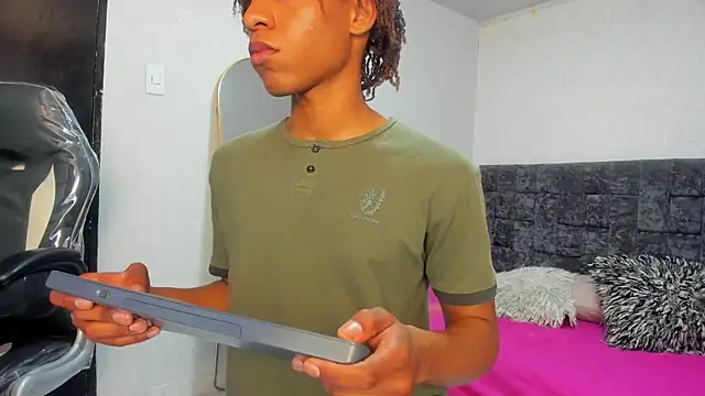 luccas_lowee XXX чат на живо