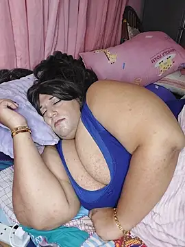 Strongshemailn Live XXX chat