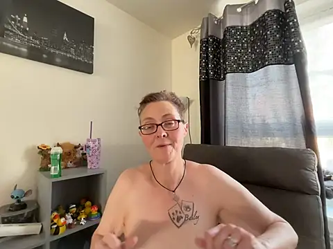 Curvy-Jinxn Live XXX chat