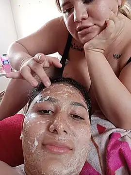 Czat XXX na żywo – Sara_y_Amy