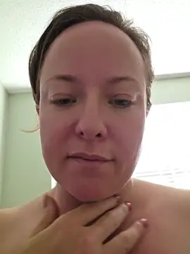 julimonroe's Live XXX Chat