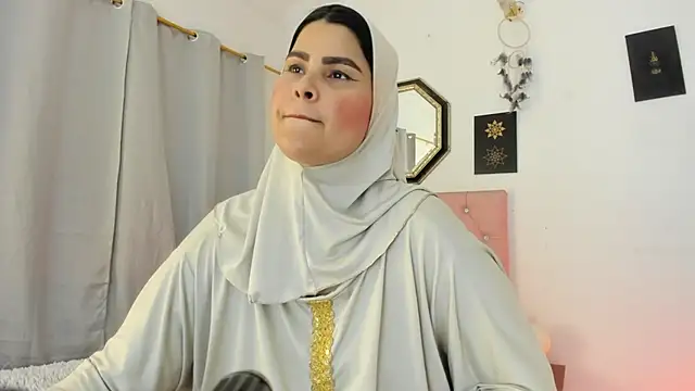 Chat +18 de AishaAmin_ ao vivo