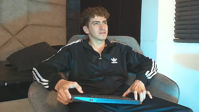 Chat XXX en directo de Tyler_Mcrey