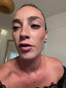 Martyca_Beee Chat XXX in diretta