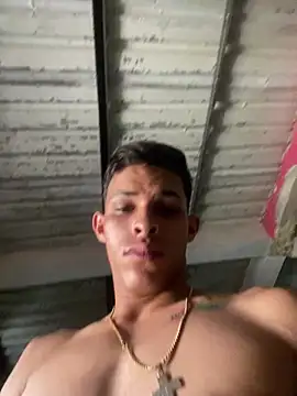 Chatroom XXX en direct de 7ShaunkHend_