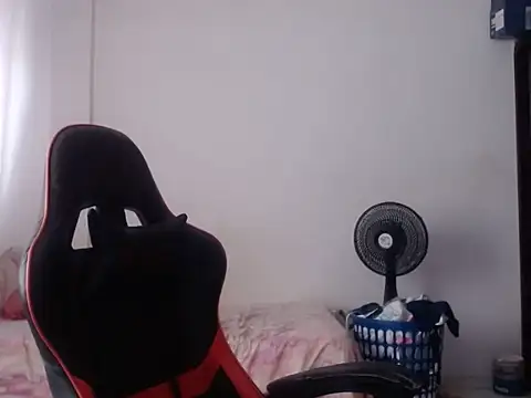 Adriana_0312 现场XXX聊天