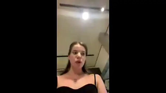 ManyDozens live XXX chat