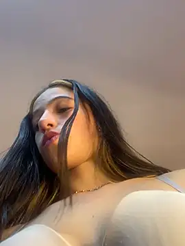 aly_16's Live XXX Chat