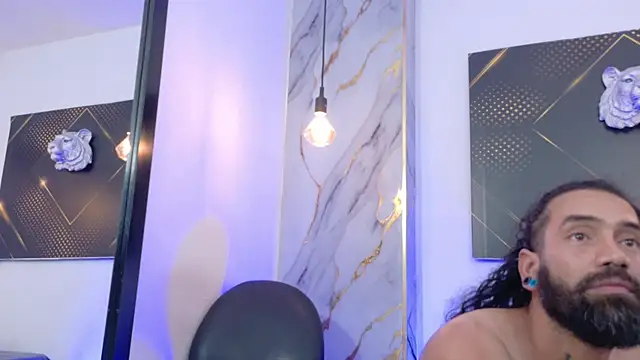 Show de theronnyone na webcam