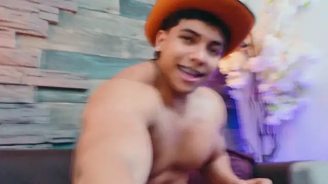 צ'אט XXX בשידור חי של JacobStonne