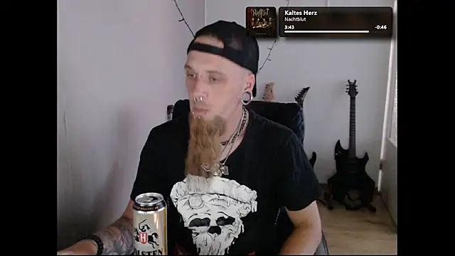Show modela THatRandomMetalHead na web-kameri
