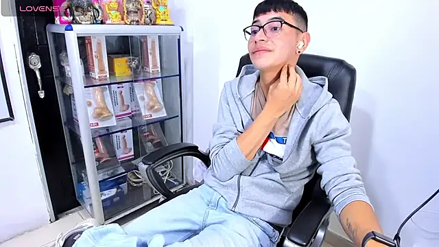 دردشة Alexx_bigcockk الجنسية المباشرة