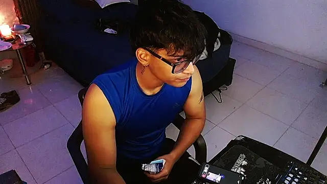 Mr_yisuzz Live XXX-chat