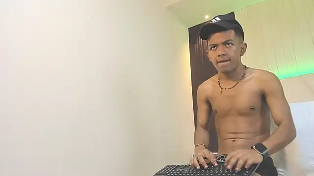 Bastian_Brand's Live XXX Chat