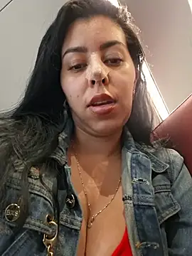 צ'אט XXX בשידור חי של Luianna