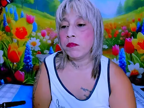 Chat +18 de indianroxy ao vivo