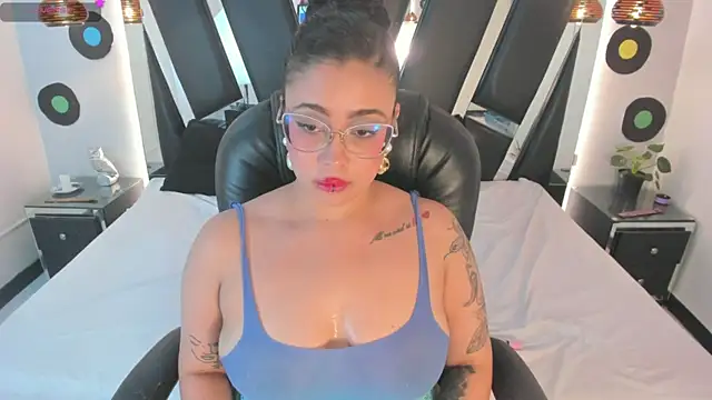 antonelllepiercee Chat XXX live
