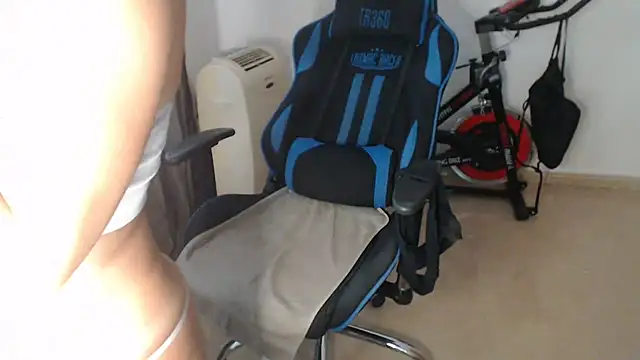 Chat +18 de LARACRUZ30 ao vivo