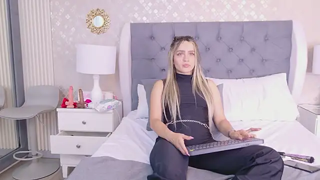 Chat +18 de ZoeWilliis ao vivo