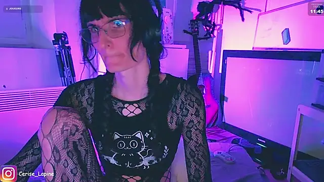 CeriseLapine Chat XXX in diretta