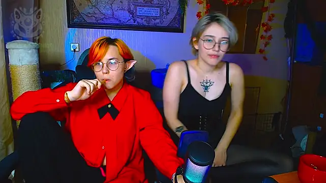 TrickyKitsune live XXX chat
