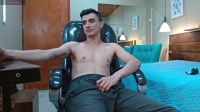 FelipeFriendly Adlı Modelin Canlı XXX Sohbeti