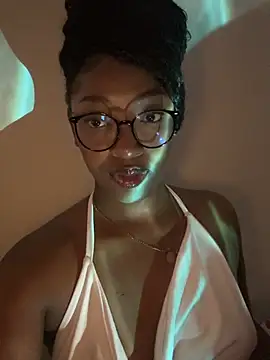 YallianaBrooks' Live XXX Chat