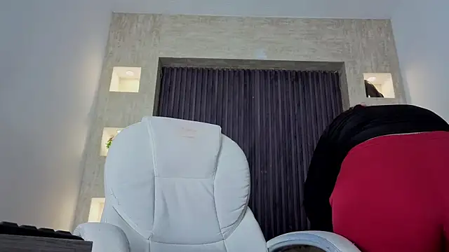 XXX chat uživo modela RouseWright